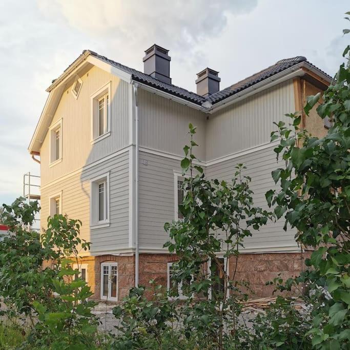 Lägenhet i sekelskiftesvilla i centrala Dalsjöfors