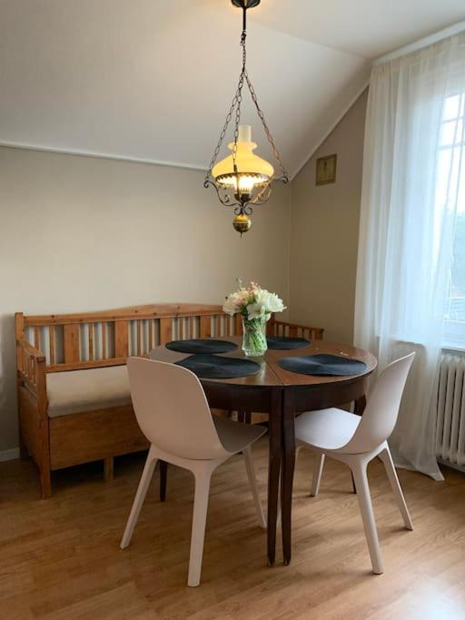 Lägenhet i sekelskiftesvilla i centrala Dalsjöfors