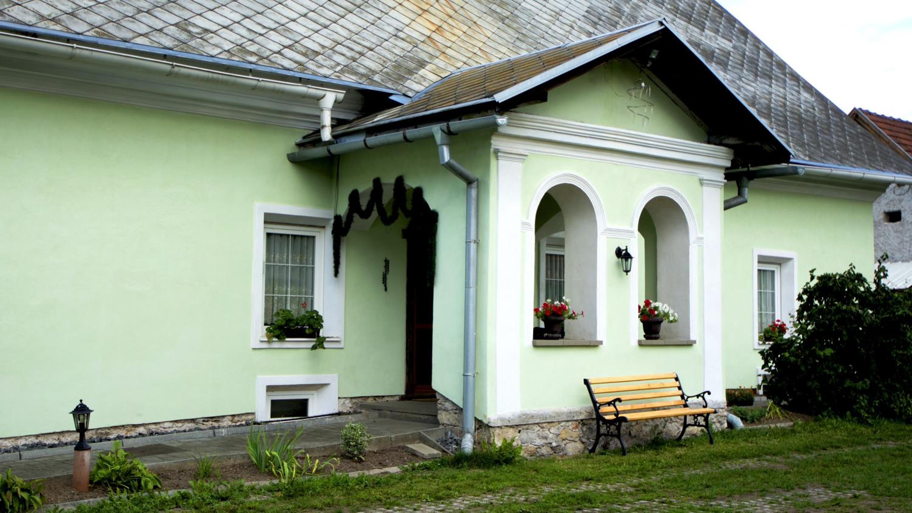 Zemianska Kúria Vachtár view 3