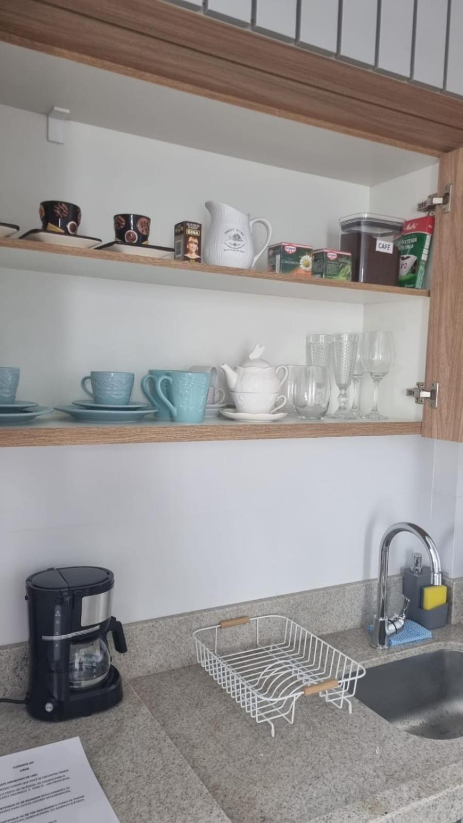 Apartamento ensolarado em condomínio clube
