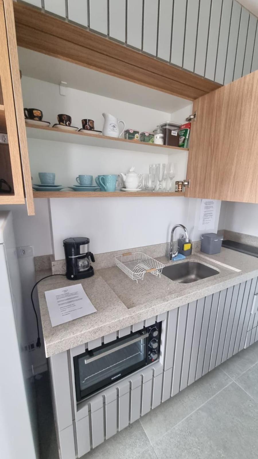 Apartamento ensolarado em condomínio clube