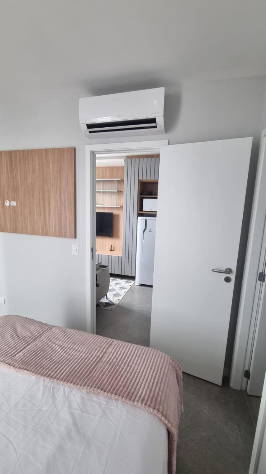 Apartamento ensolarado em condomínio clube