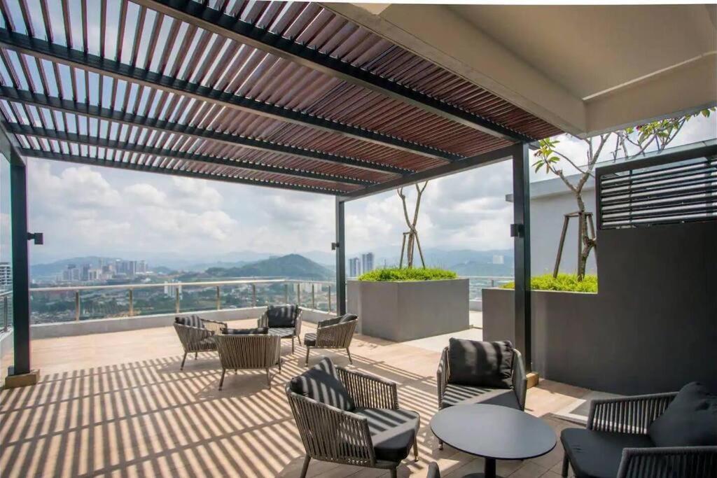 Studio Room near Gleneagles @ Embassy Row KLCC