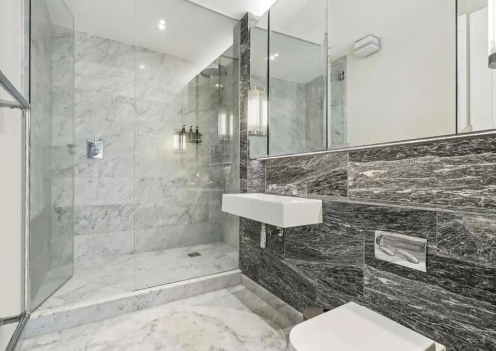 Quiet Luxury Escape for 6 in Covent Garden