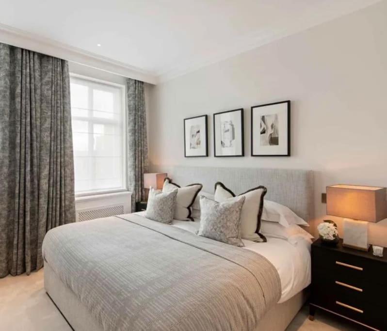 Quiet Luxury Escape for 6 in Covent Garden