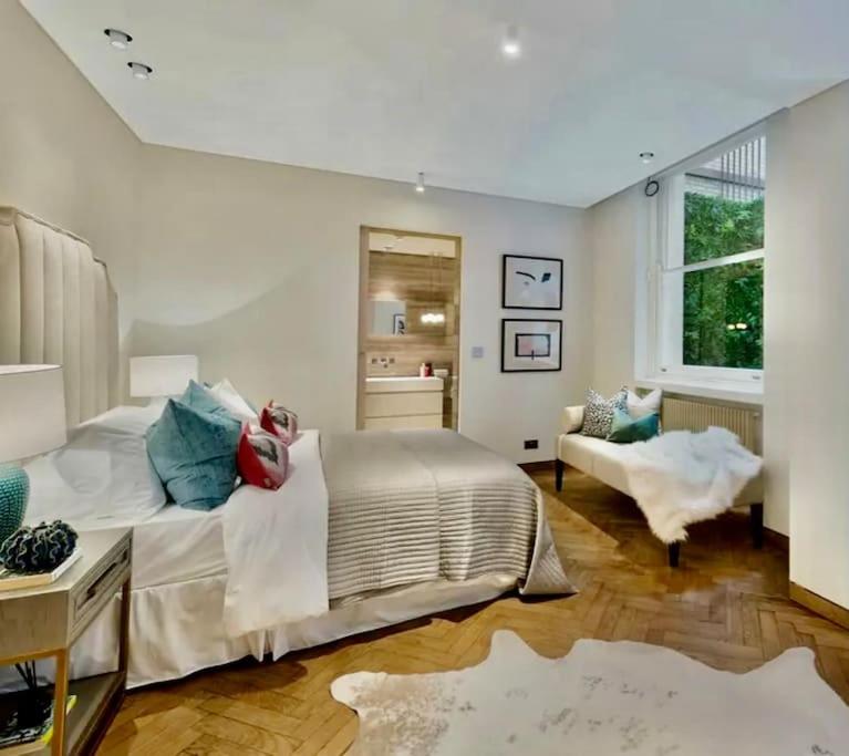 Quiet Luxury Escape for 6 in Covent Garden