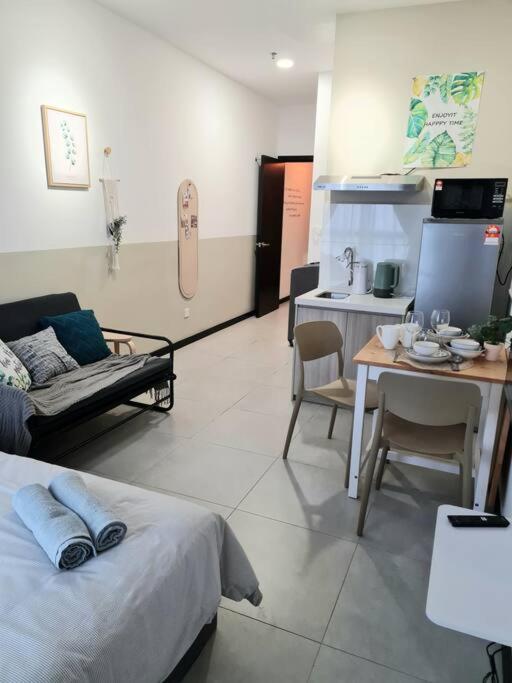 Studio Room near Gleneagles @ Embassy Row KLCC