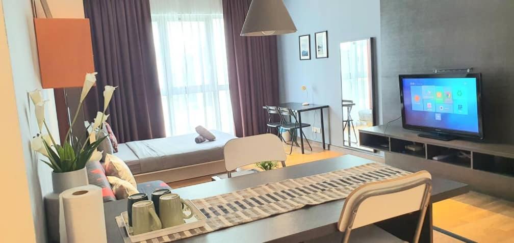 Regalia Luxury Suites KLCC - by Cozy Stay