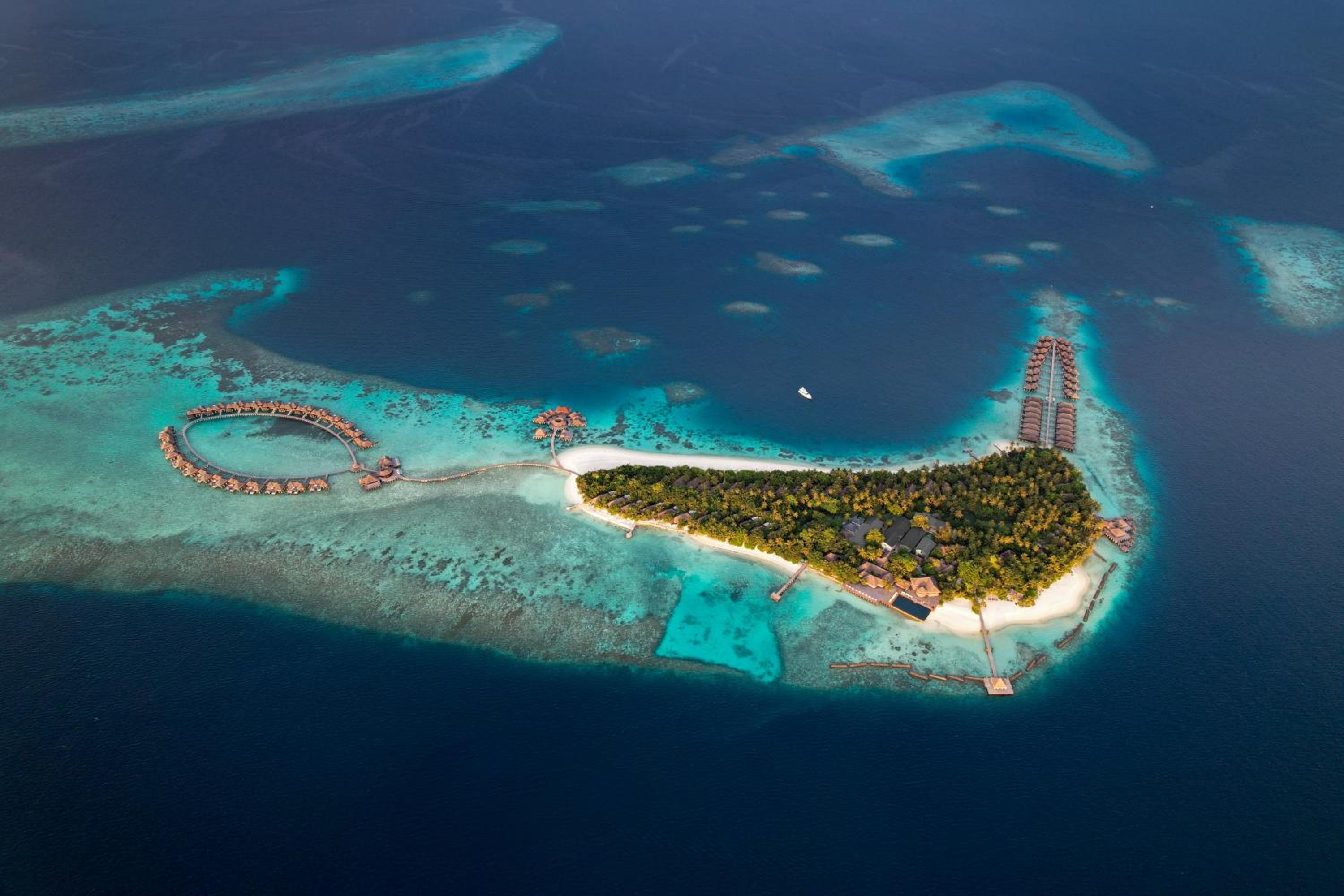 Hotel Coco Bodu Hithi - Image 1