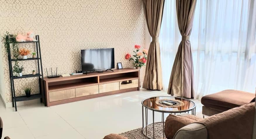 Regalia Luxury Suites KLCC - by Cozy Stay
