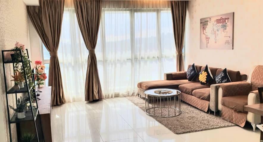 Regalia Luxury Suites KLCC - by Cozy Stay