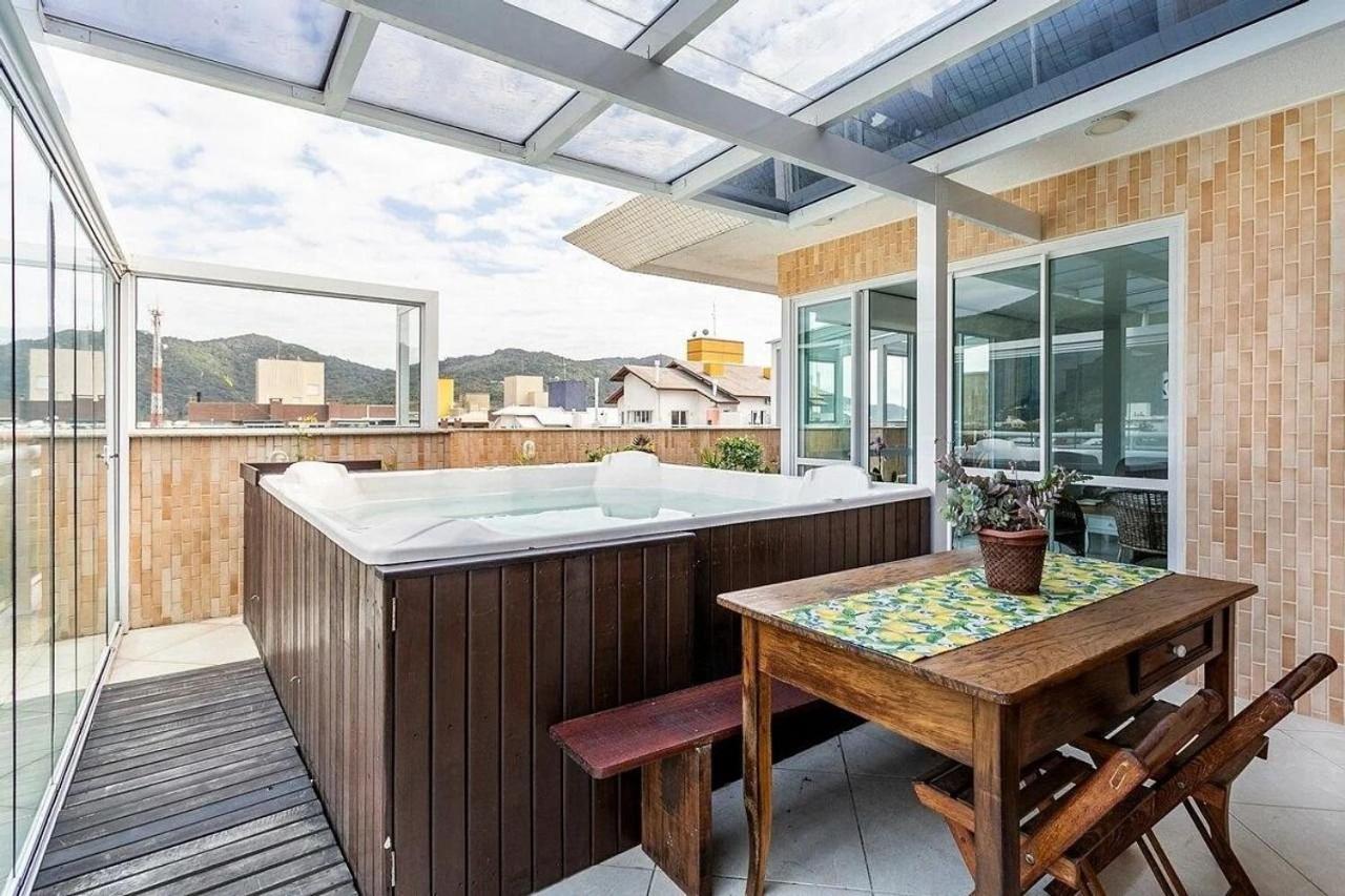 Cobertura vista mar com jacuzzi
