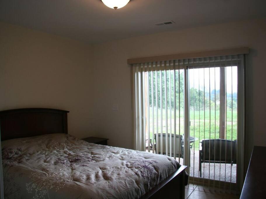 Eagle Rock Cabin 2319 Valley Burg Road view 4