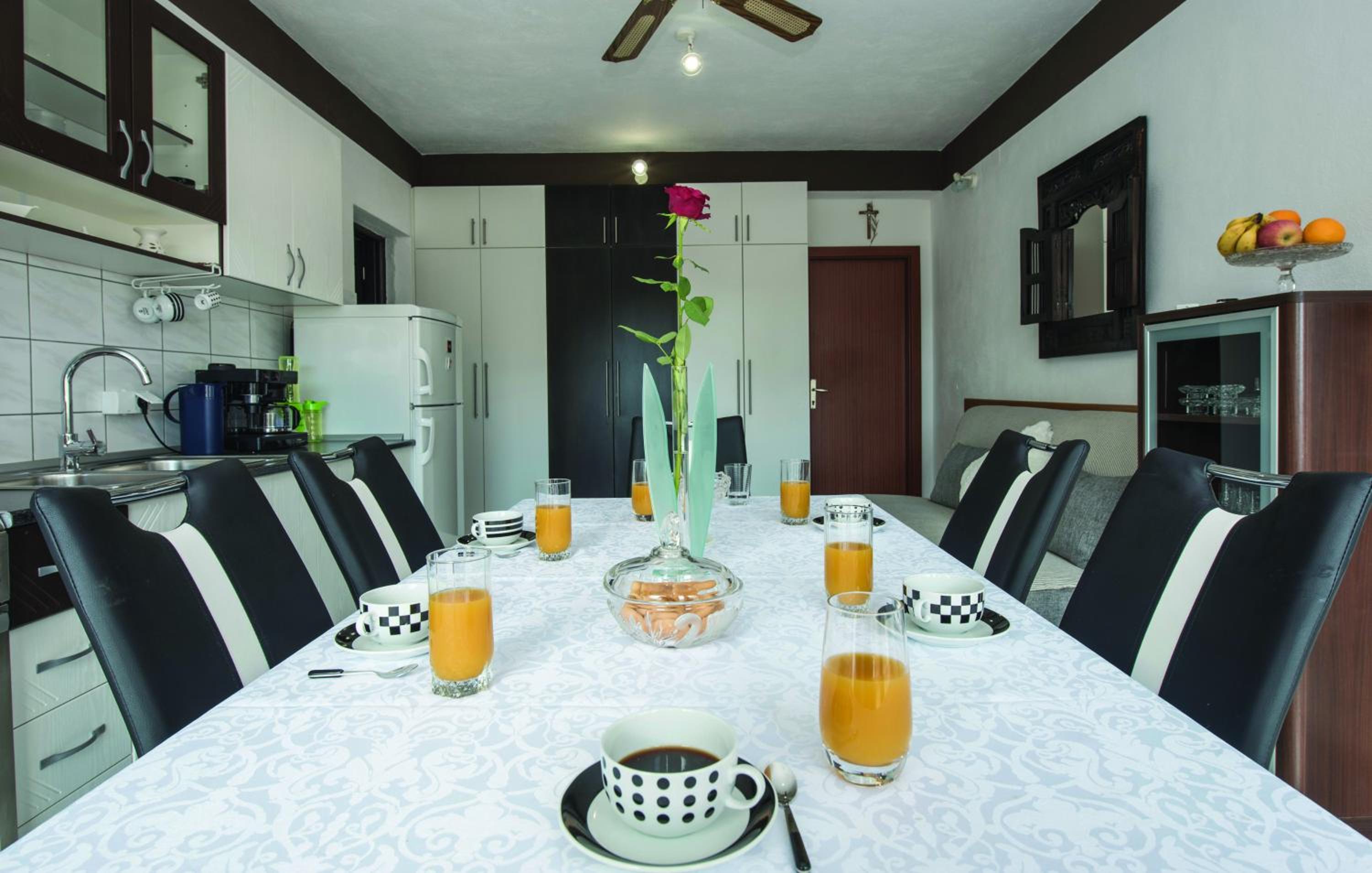 Camino Apartment
