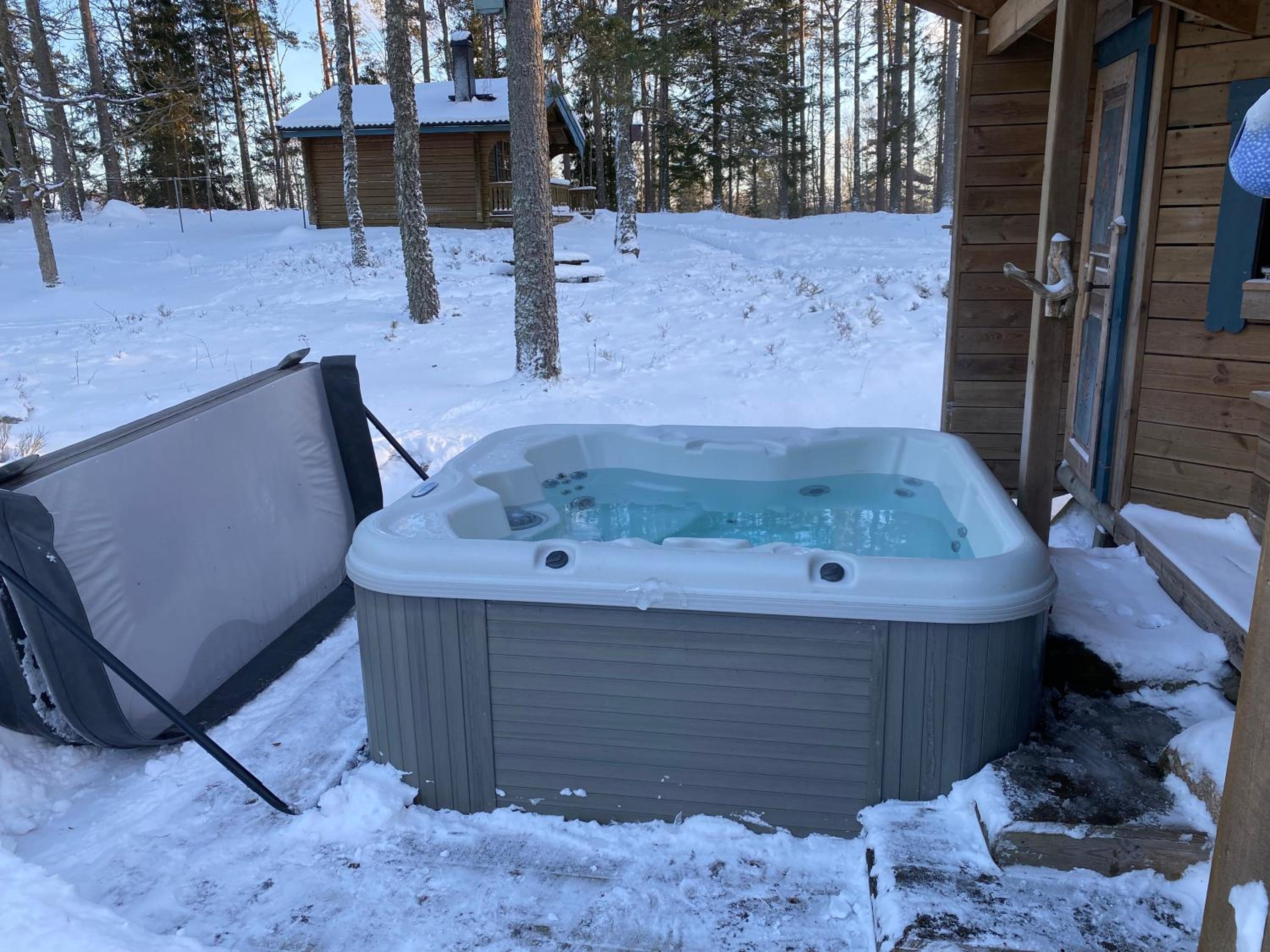 Timrad stuga i kanten av skogen med SPA möjlighet view 3