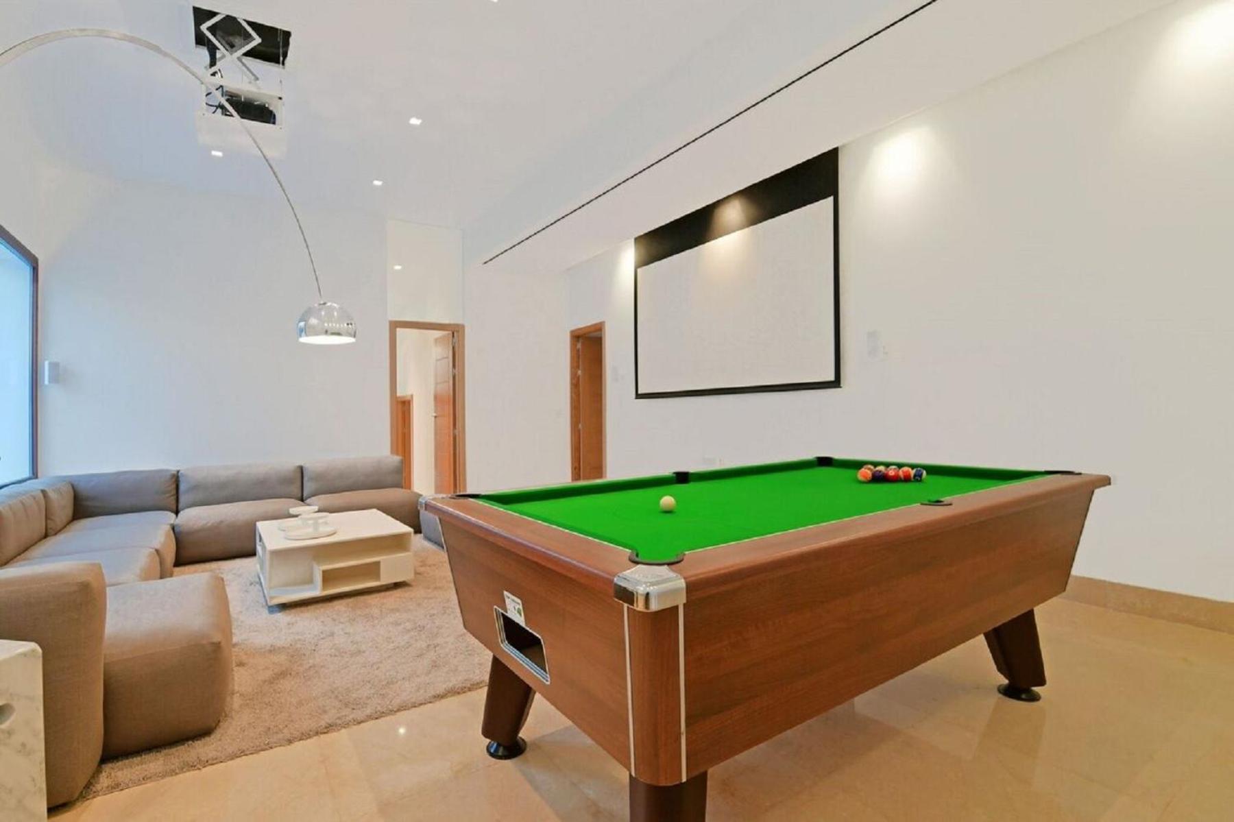 Luxury Villa with Jacuzzis near Puerto Banús