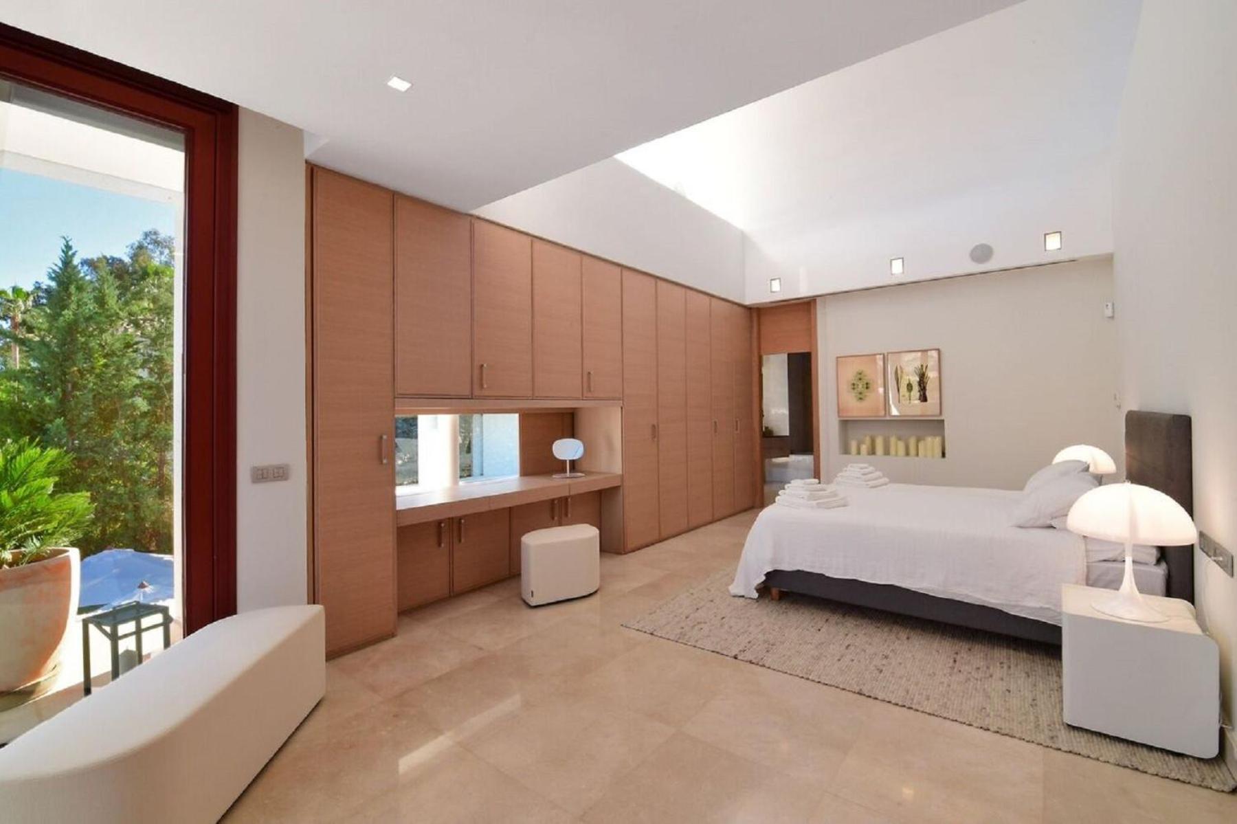 Luxury Villa with Jacuzzis near Puerto Banús