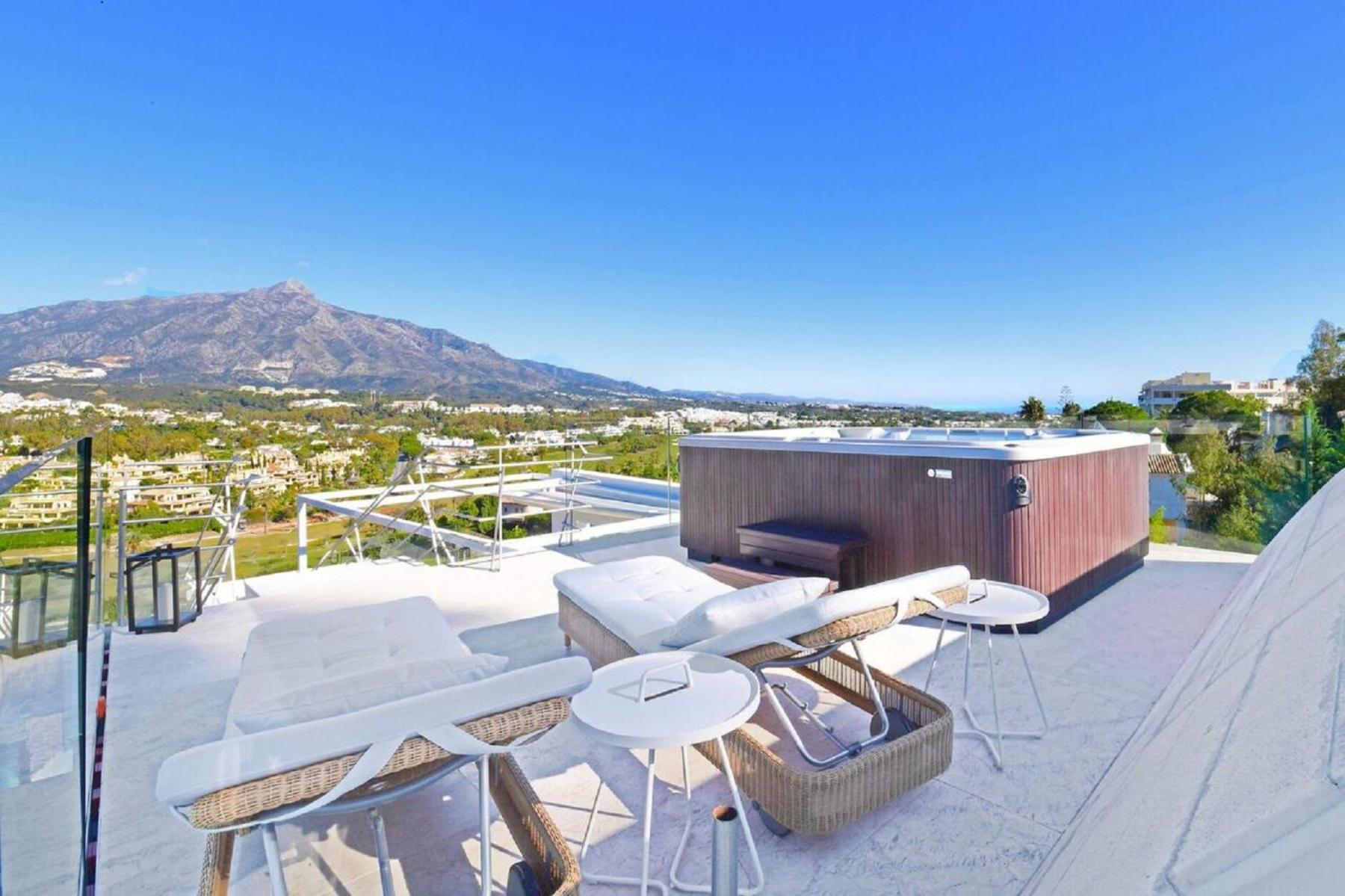 Luxury Villa with Jacuzzis near Puerto Banús