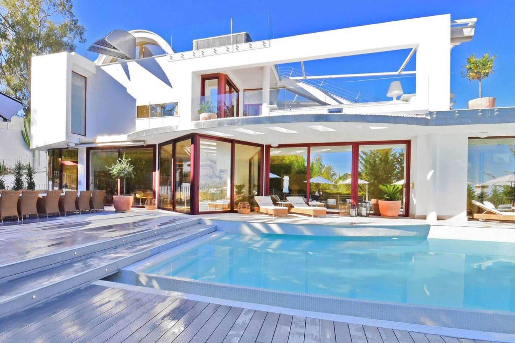 Luxury Villa with Jacuzzis near Puerto Banús