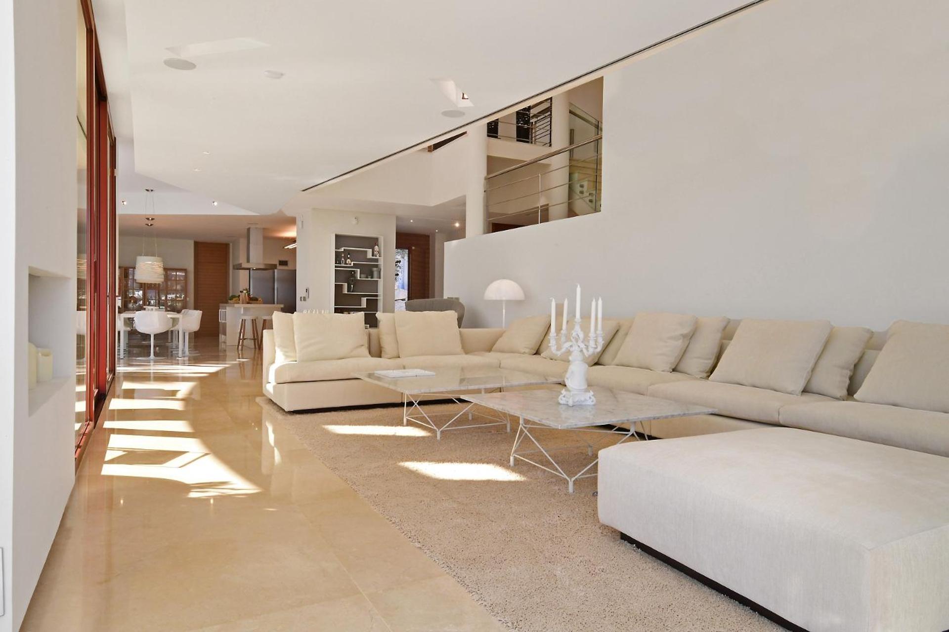 Luxury Villa with Jacuzzis near Puerto Banús