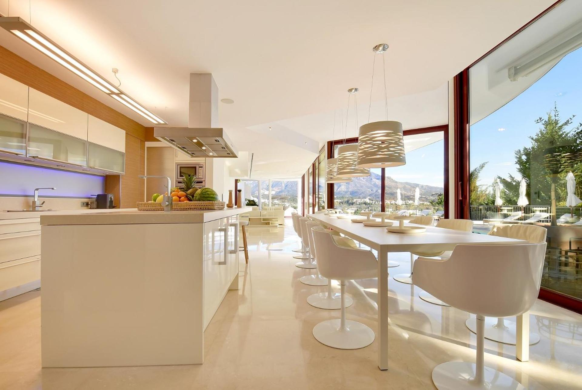 Luxury Villa with Jacuzzis near Puerto Banús