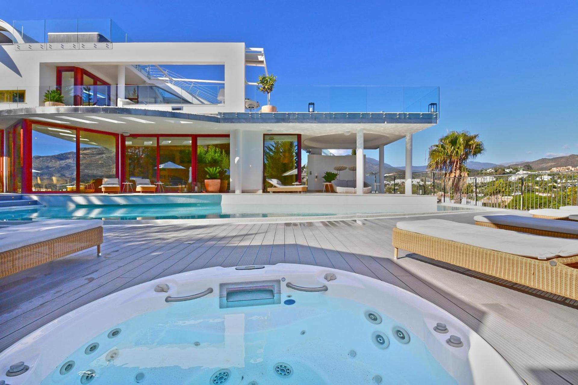 Luxury Villa with Jacuzzis near Puerto Banús