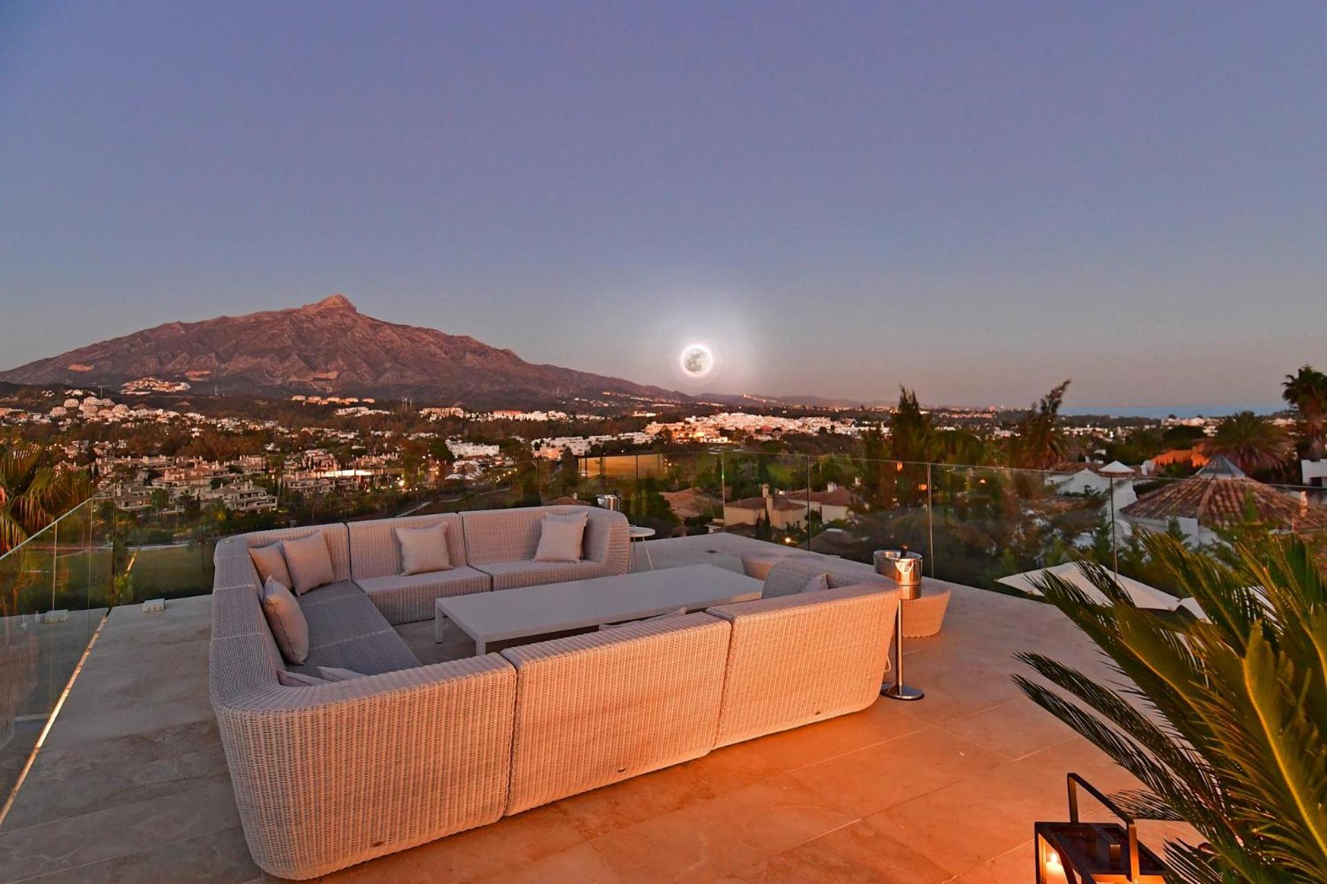 Luxury Villa with Jacuzzis near Puerto Banús