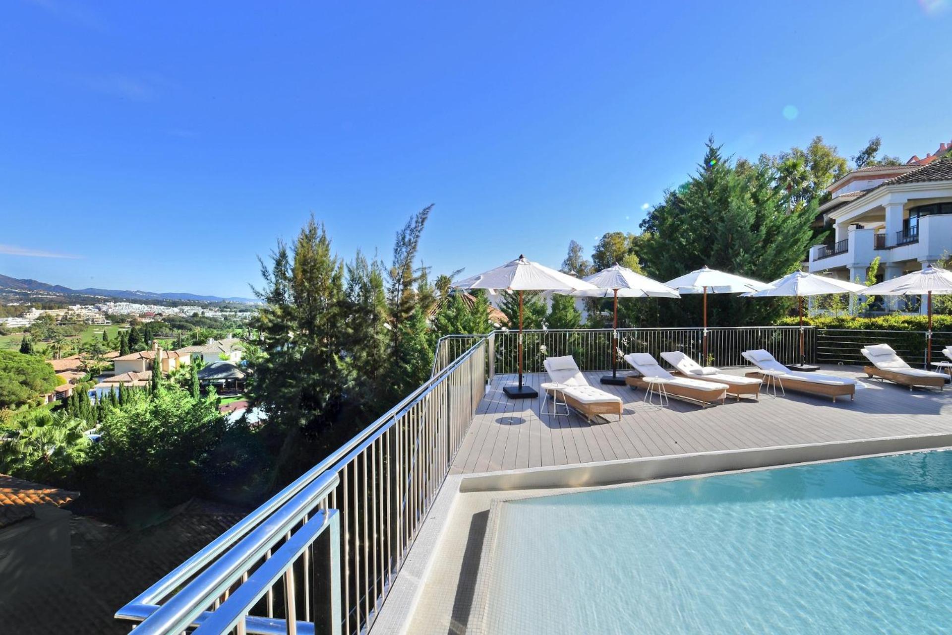 Luxury Villa with Jacuzzis near Puerto Banús