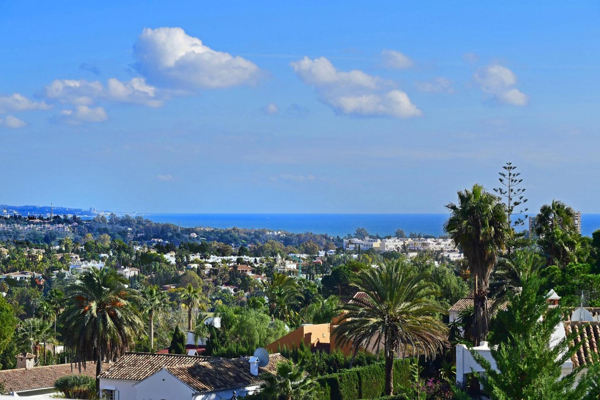 Luxury Villa with Jacuzzis near Puerto Banús