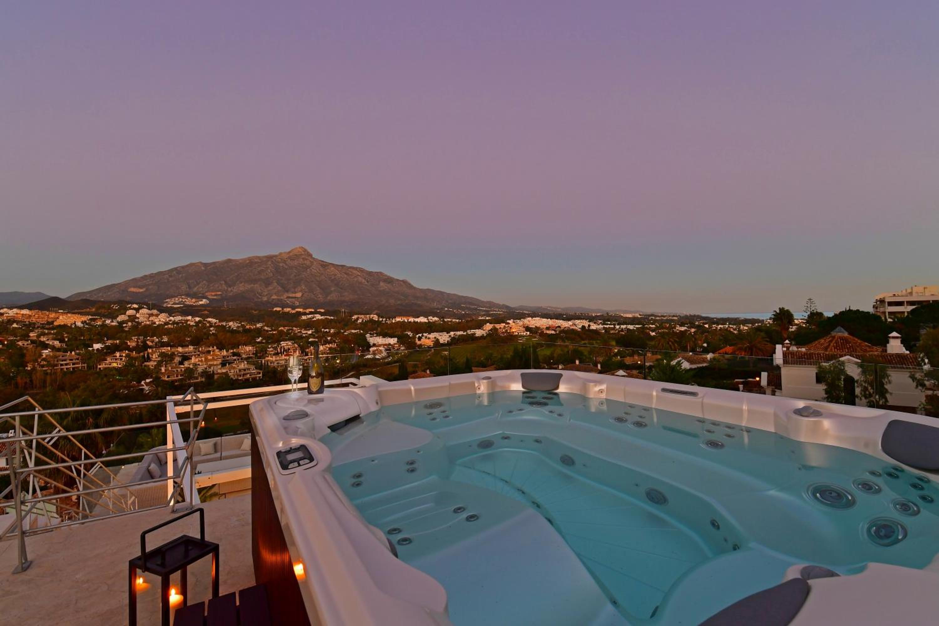 Luxury Villa with Jacuzzis near Puerto Banús