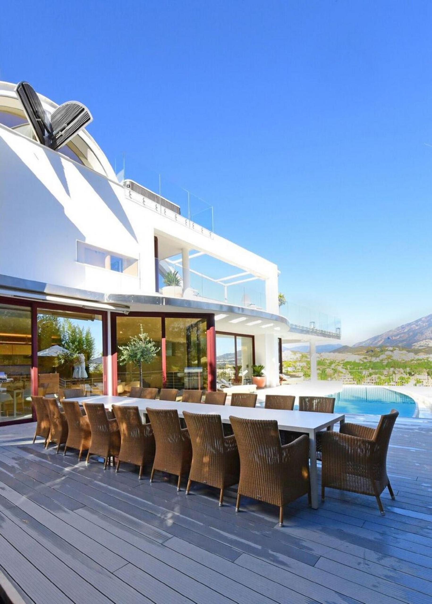 Luxury Villa with Jacuzzis near Puerto Banús