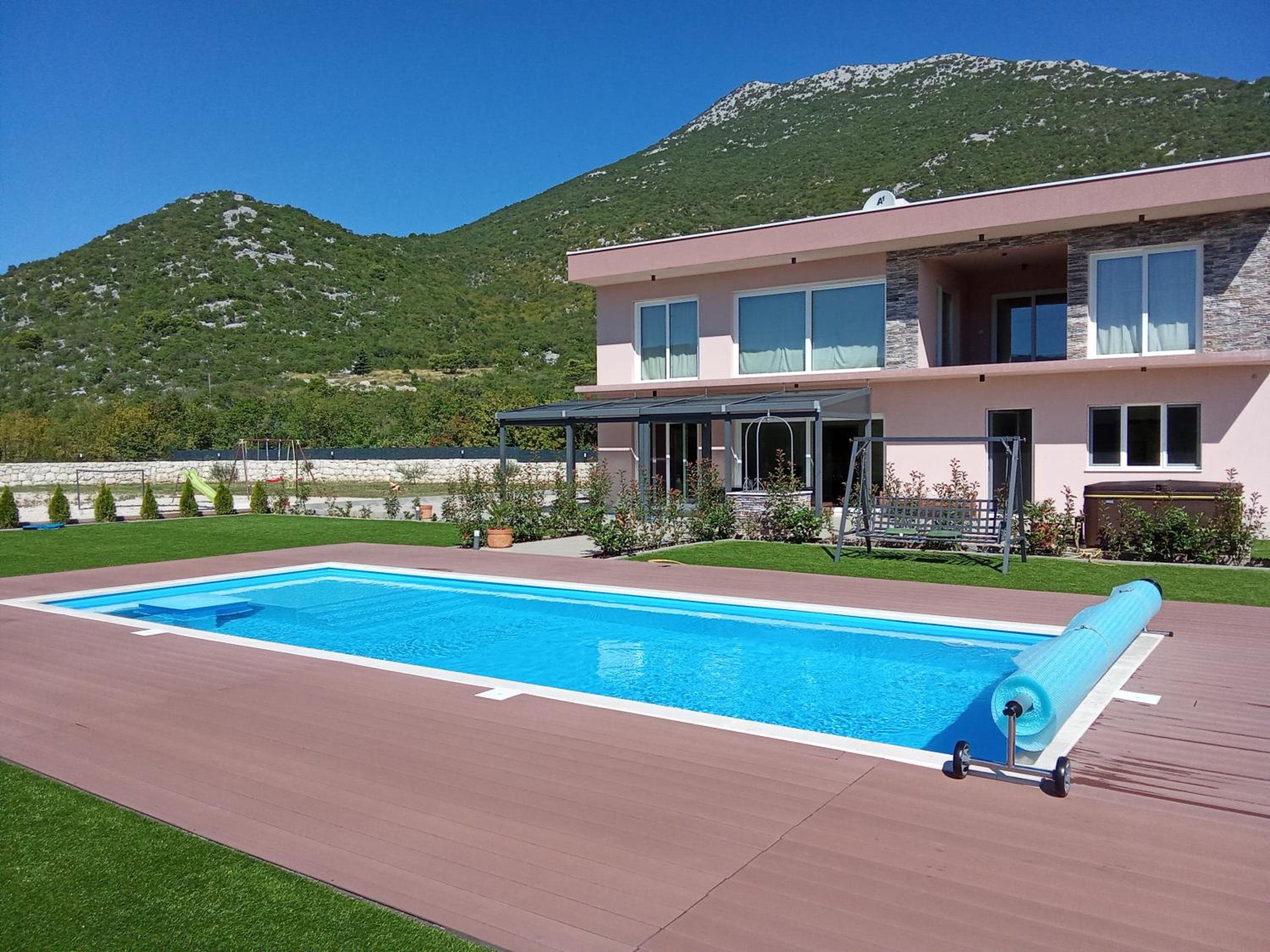 Villa Sky D 9&1 with tennis court and heated pool view 4