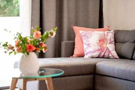 Vilamoura, new style apt, piscina, wifi view 3