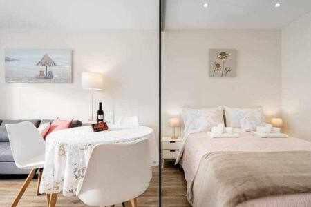 Vilamoura, new style apt, piscina, wifi view 5