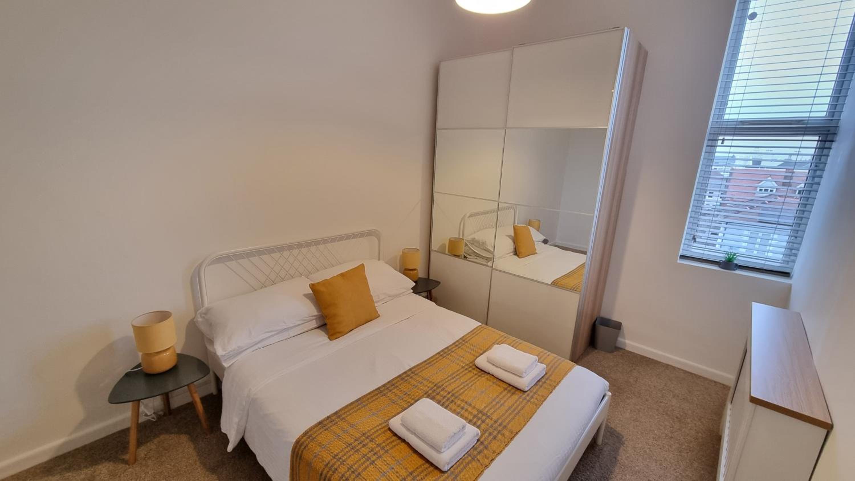 Southsea Escape - 2 double bedrooms - PARKING PERMITS INCLUDED view 3