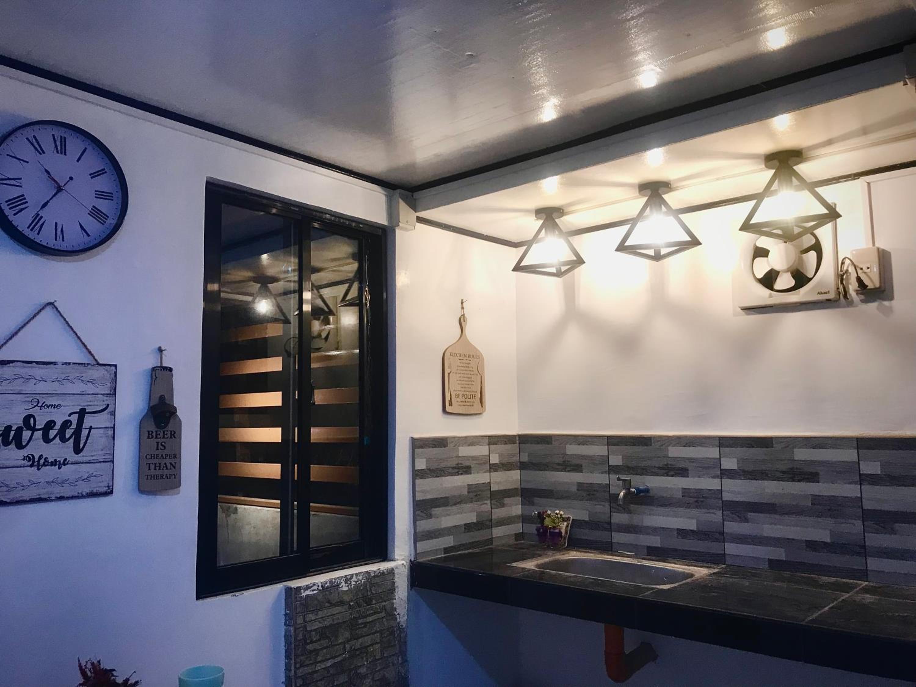 Central Hub Homestay
