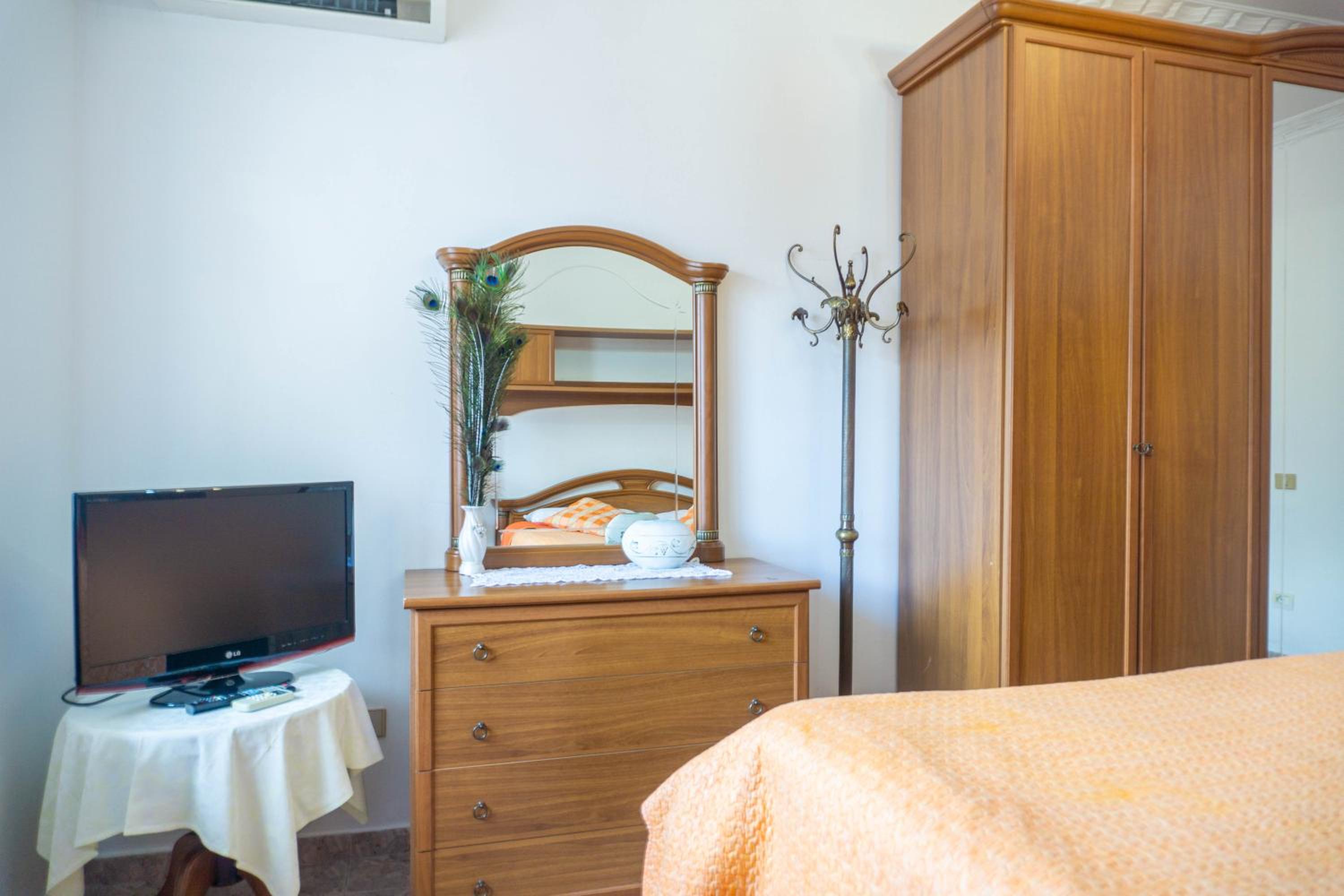 BLLOK Bright Private Bedrooms With Private Bathroom on Shared Apartment