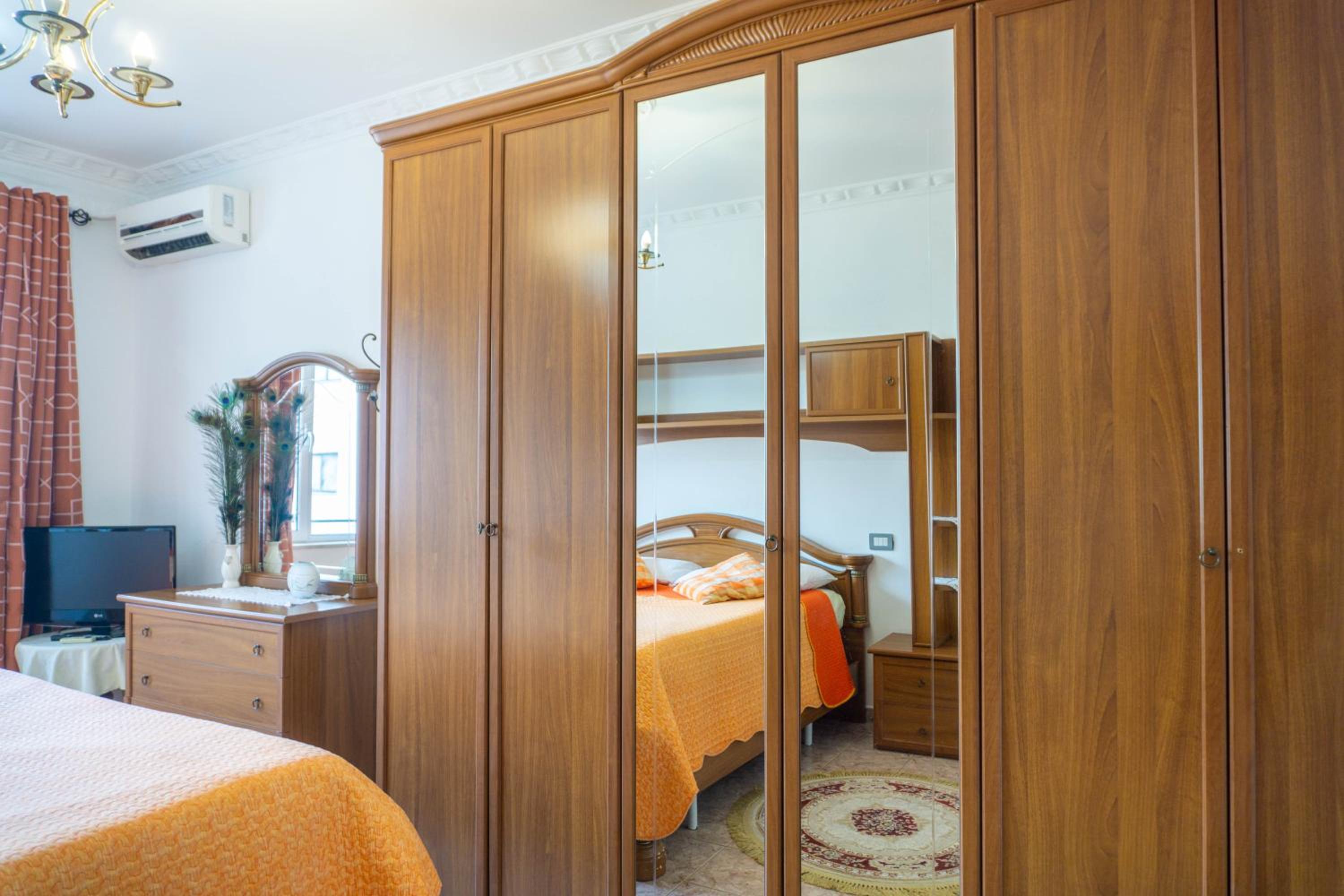 BLLOK Bright Private Bedrooms With Private Bathroom on Shared Apartment