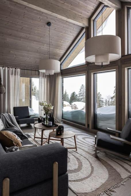 Luxurious Mountain Lodge