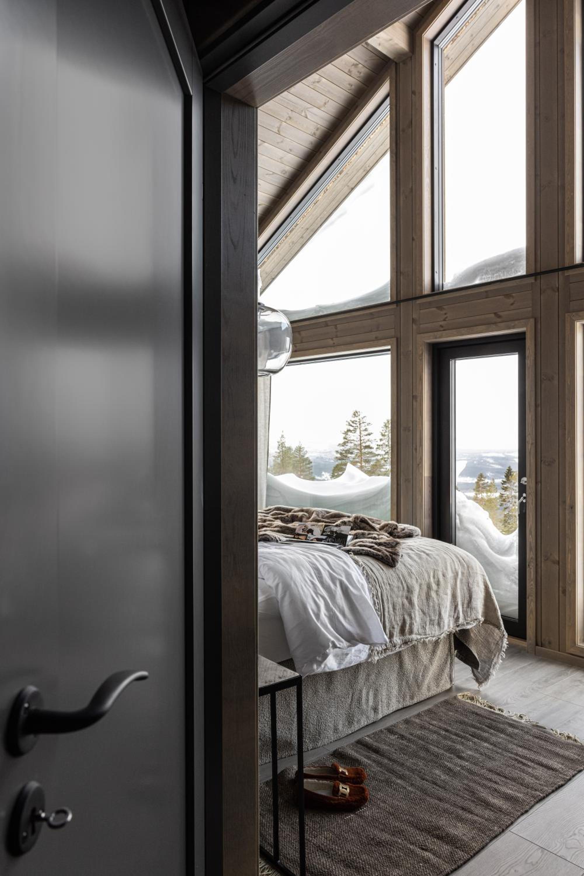 Luxurious Mountain Lodge