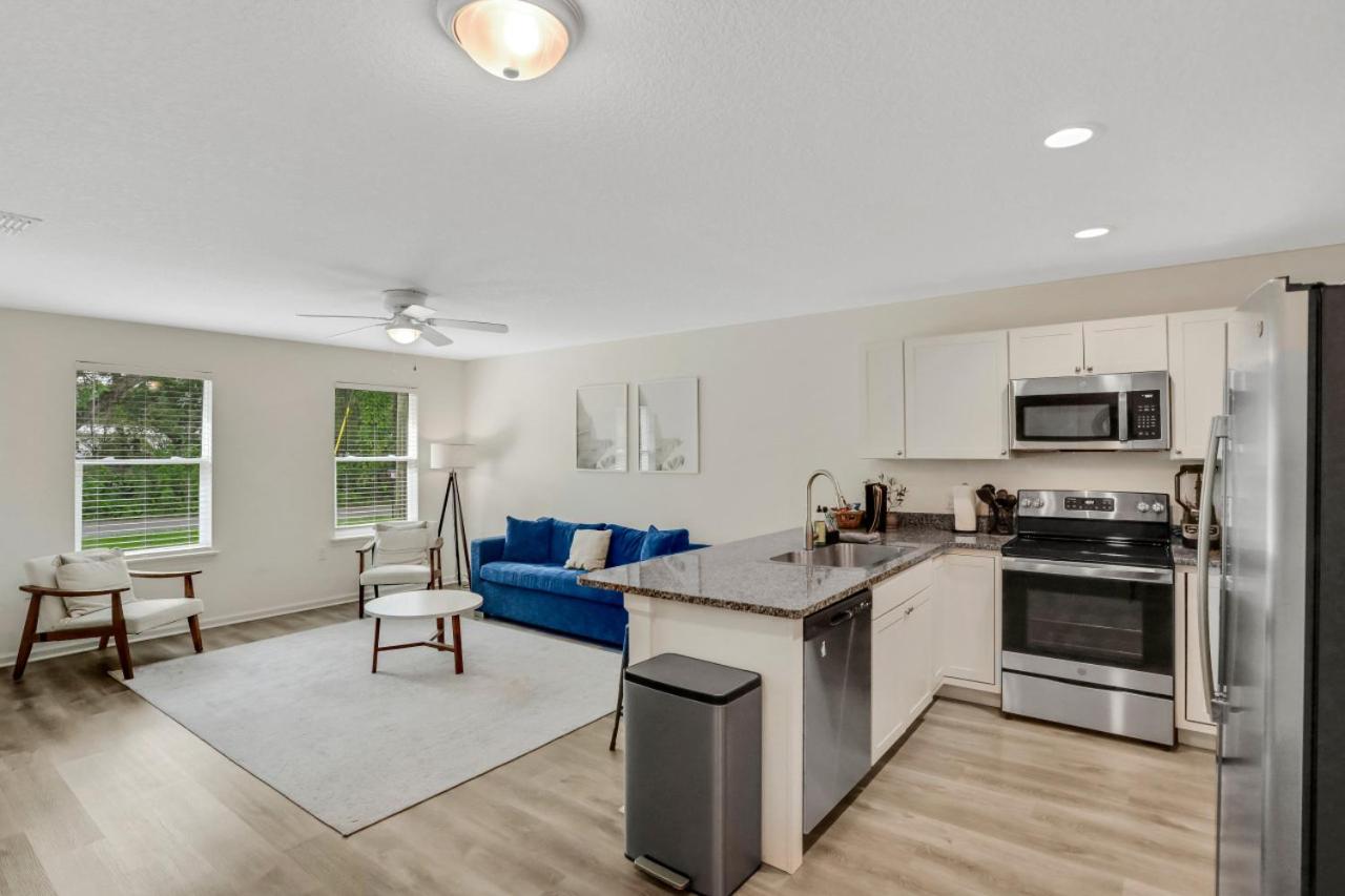 Charming Oasis Near Downtown and Beach view 5
