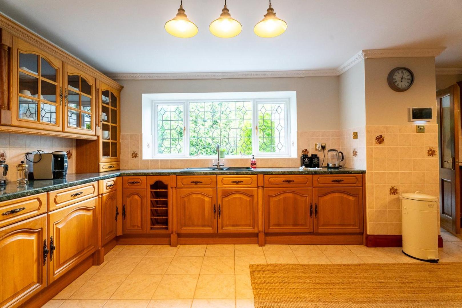 Luxurious Country Retreat in Winford view 5