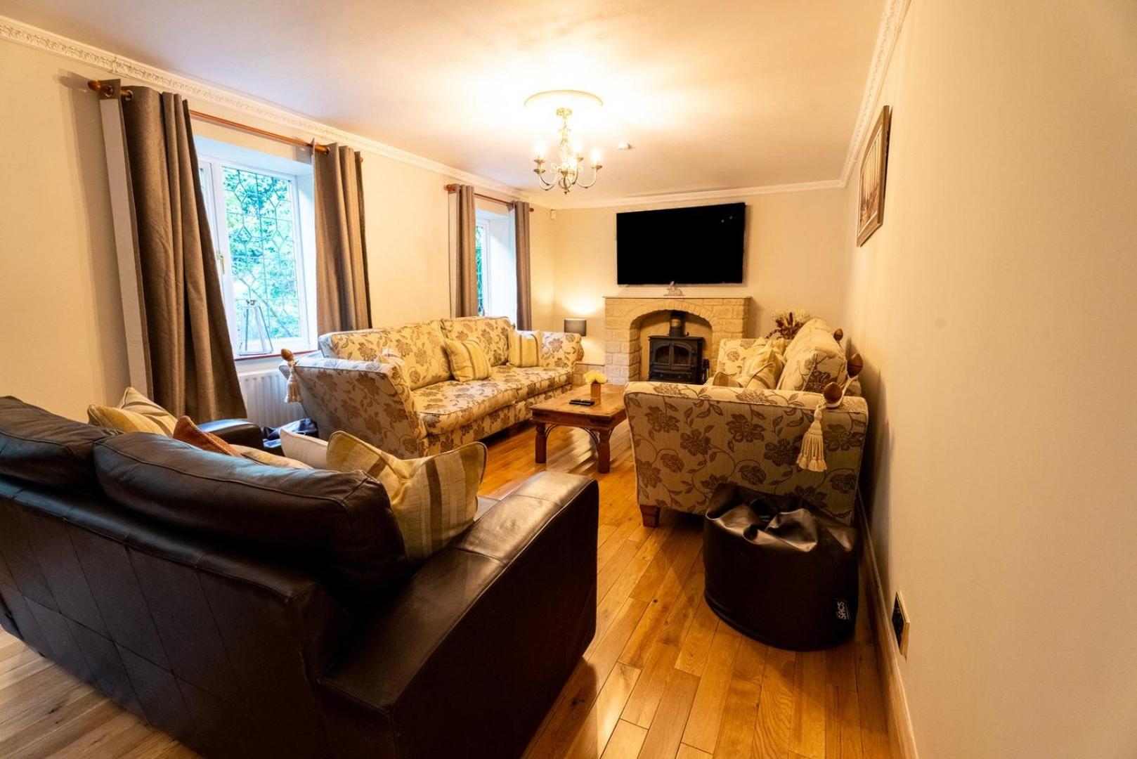 Luxurious Country Retreat in Winford view 3