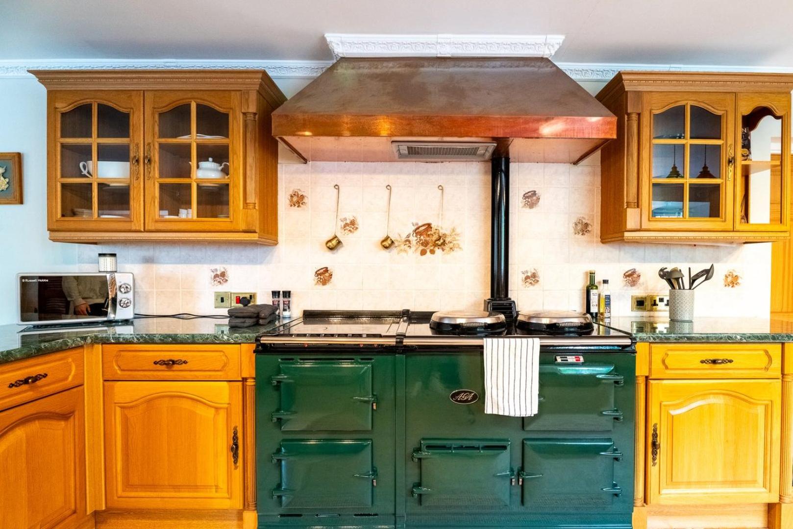 Luxurious Country Retreat in Winford view 2