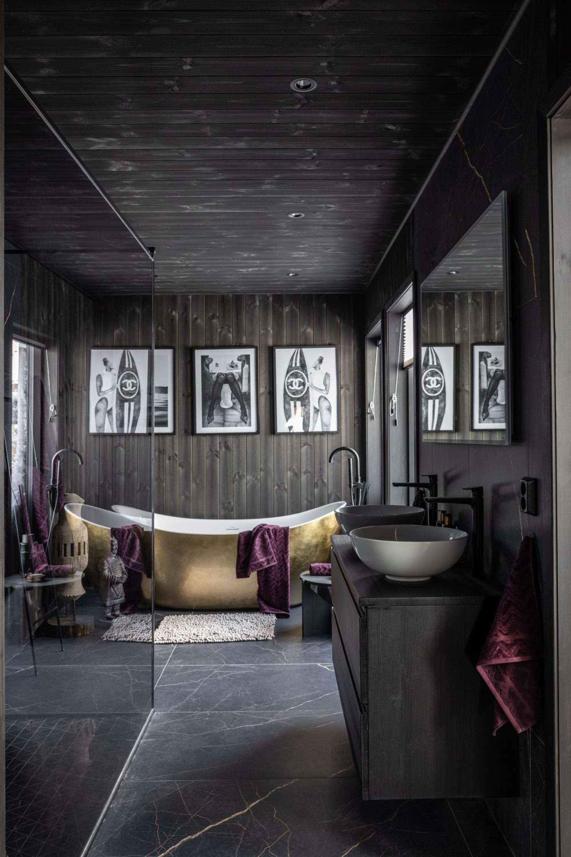 Luxurious Mountain Lodge