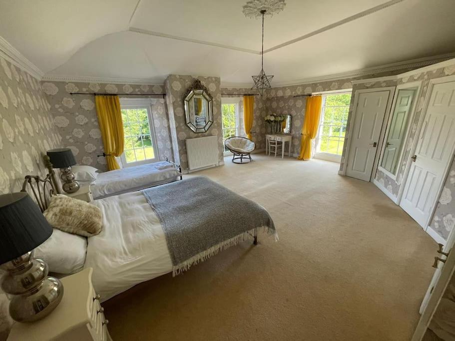 Family friendly, big beautiful 17th Century house view 2