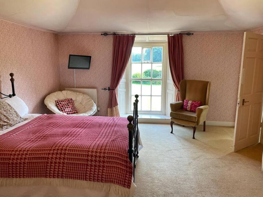 Family friendly, big beautiful 17th Century house view 3