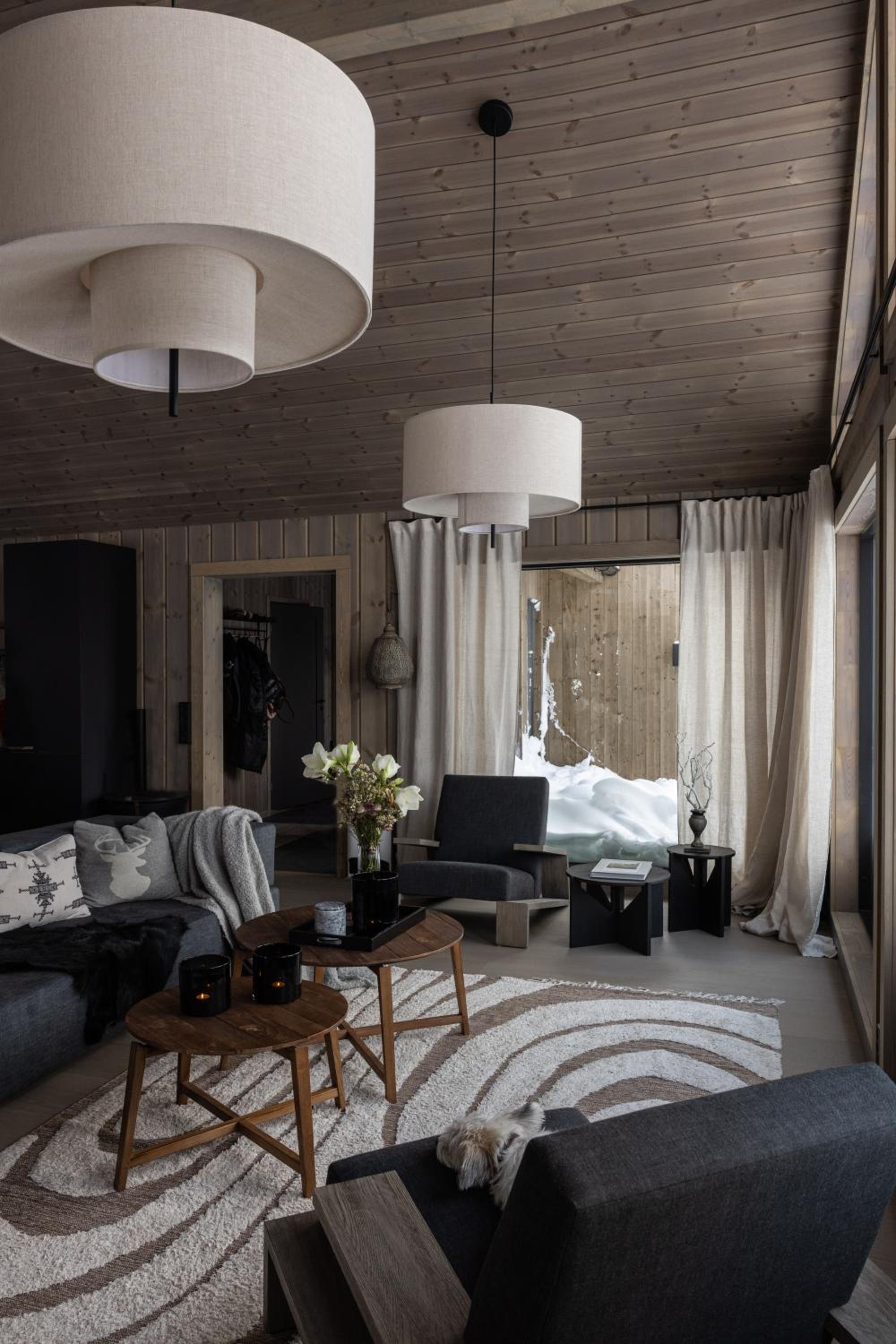 Luxurious Mountain Lodge