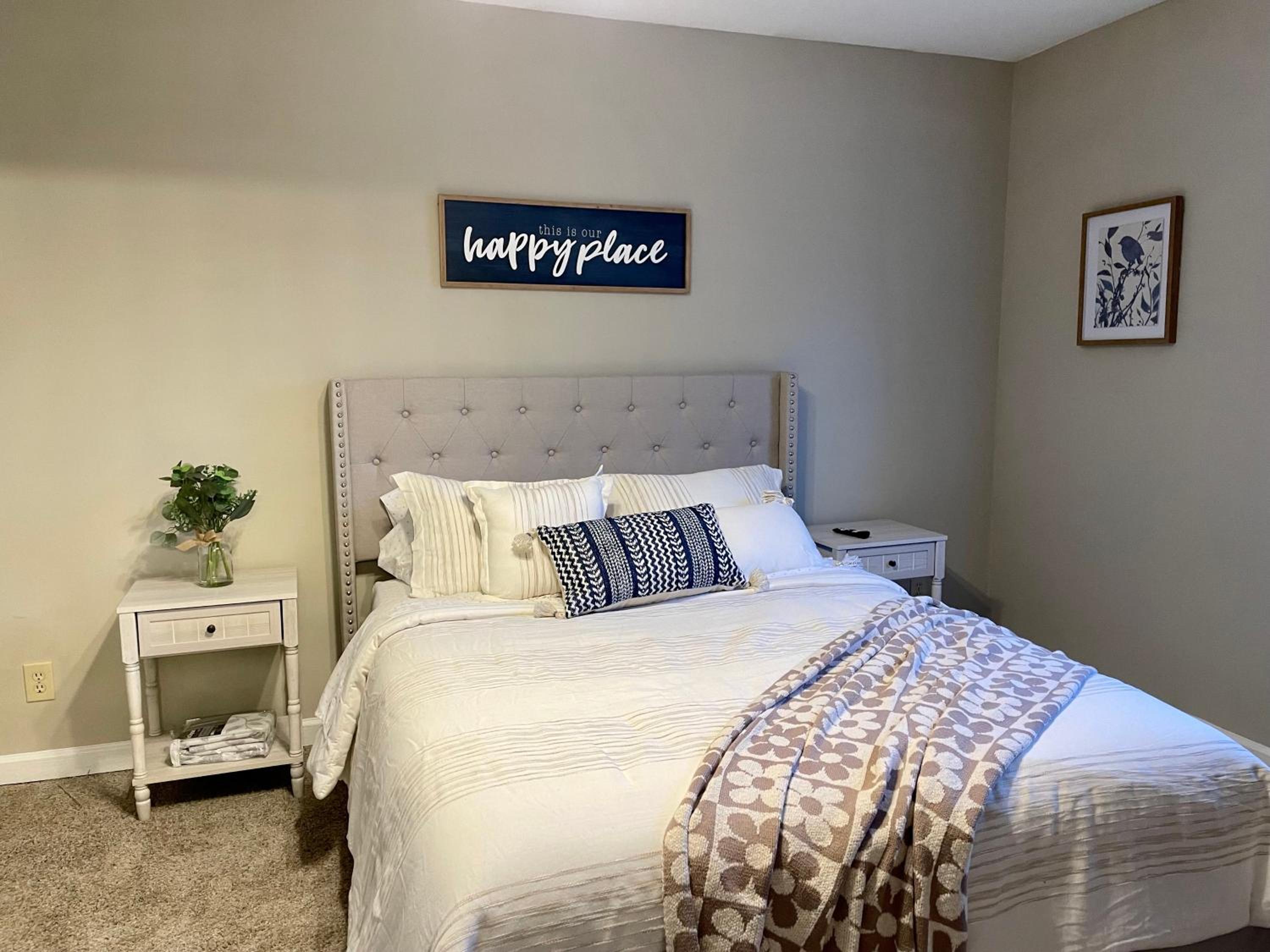 Charming Condo Near WFU and Hospitals, Full Kitchen, Strong WiFi, In-Unit Laundry view 4