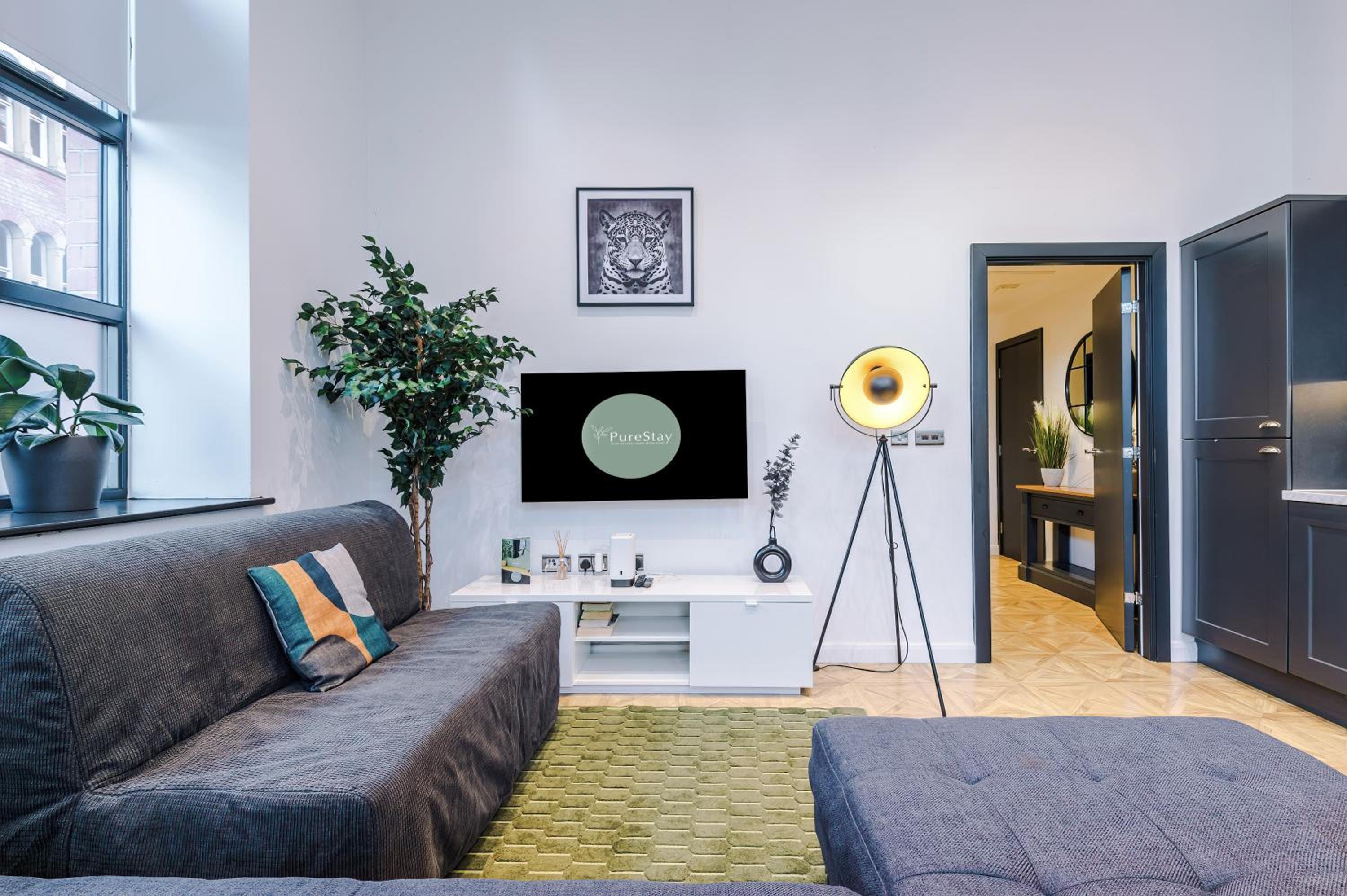 2025 Traveler Award Winner - Gorgeous Central Flat in Leeds Ideal for Long Stay